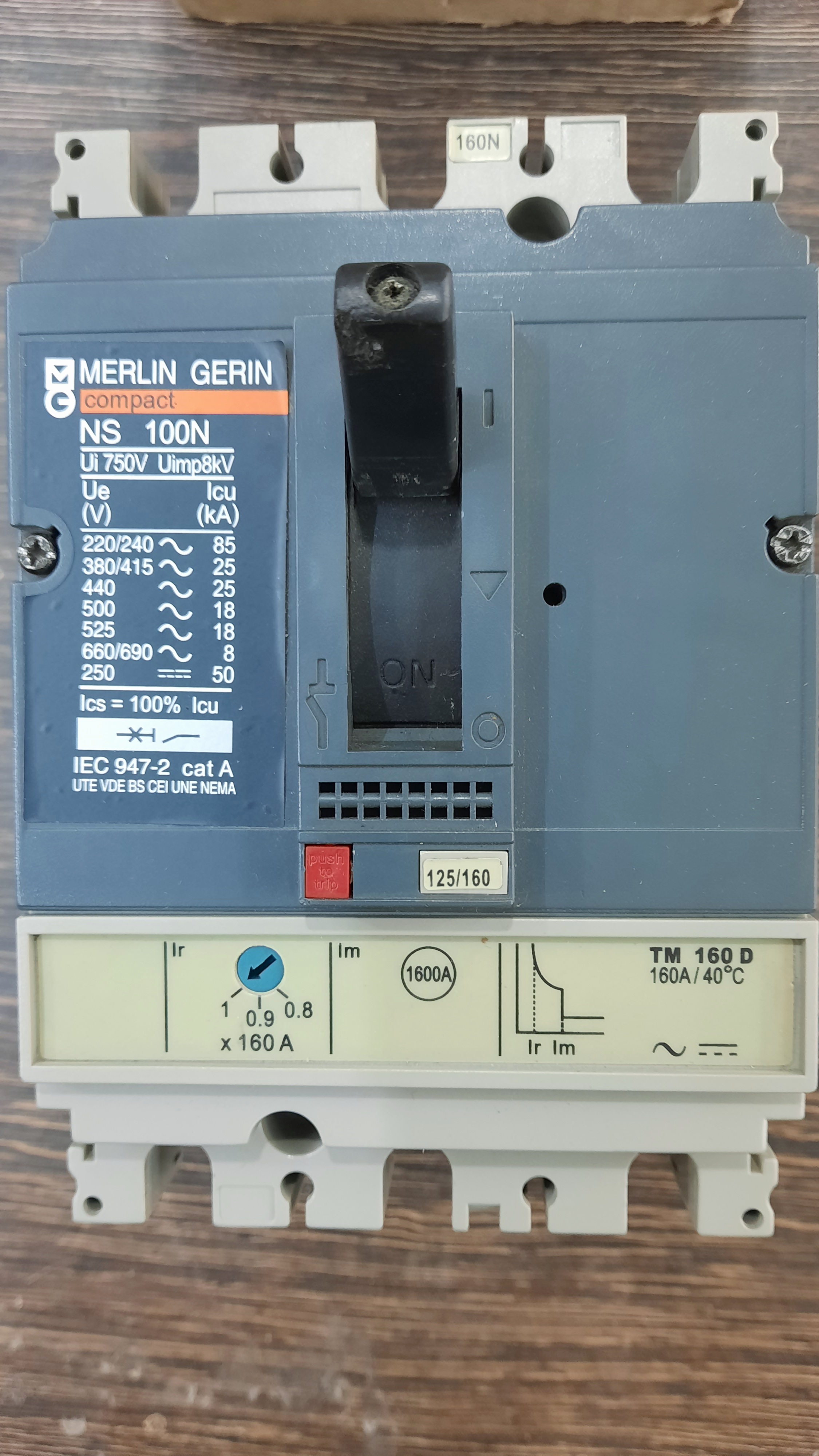 کلید اتوماتیک مرلین گرین (اشنایدر) 160آمپر قابل تنظیم حرارتی مدلNS16N، اصل،