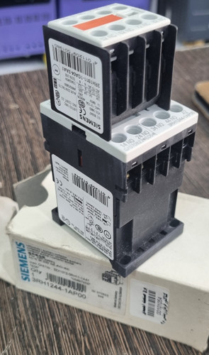 کنتاکتور فرمان زیمنس SIEMENS