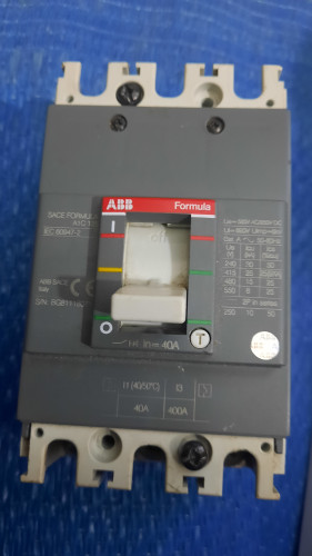 کلید اتوماتیک ۴۰ آمپر ABB