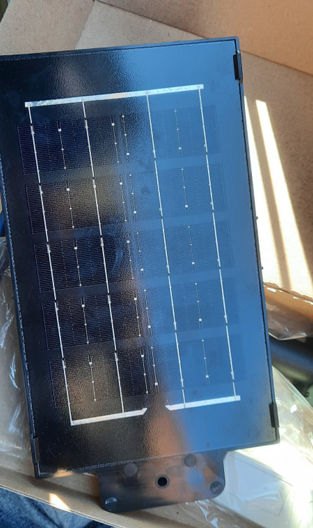 پرژکتور خورشیدی بدون اتصال به برق