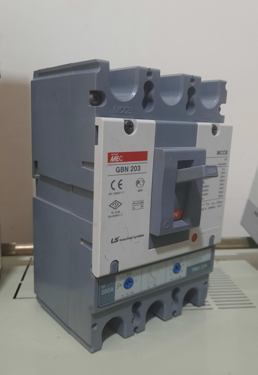 کلید اتوماتیک ۲۰۰ آمپر ال اس اورجینال