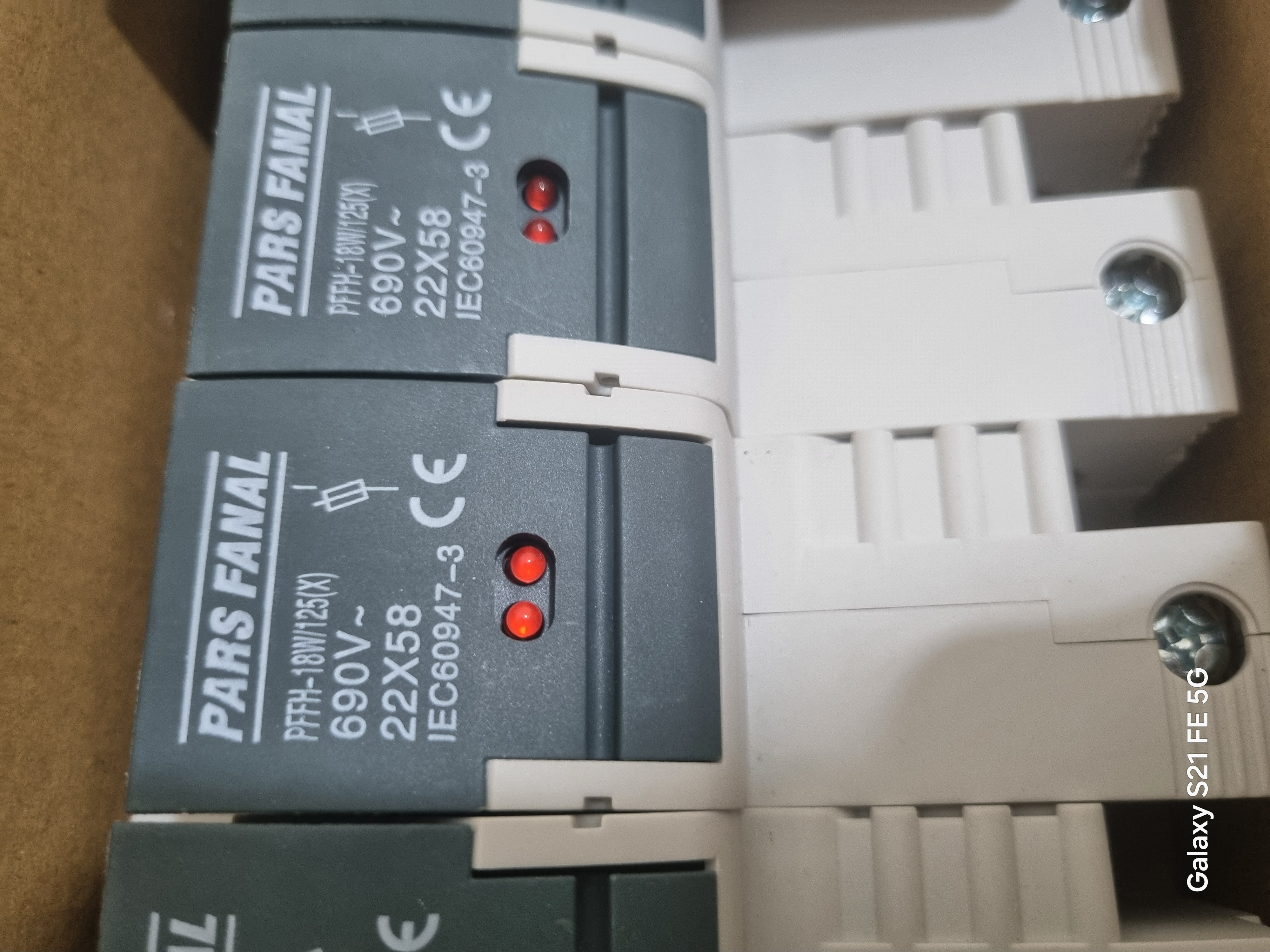 سکسیونر تک پل یا پایه فیوز 22x58 پارس فانال مدل PFFH-18W/125(X)-1P